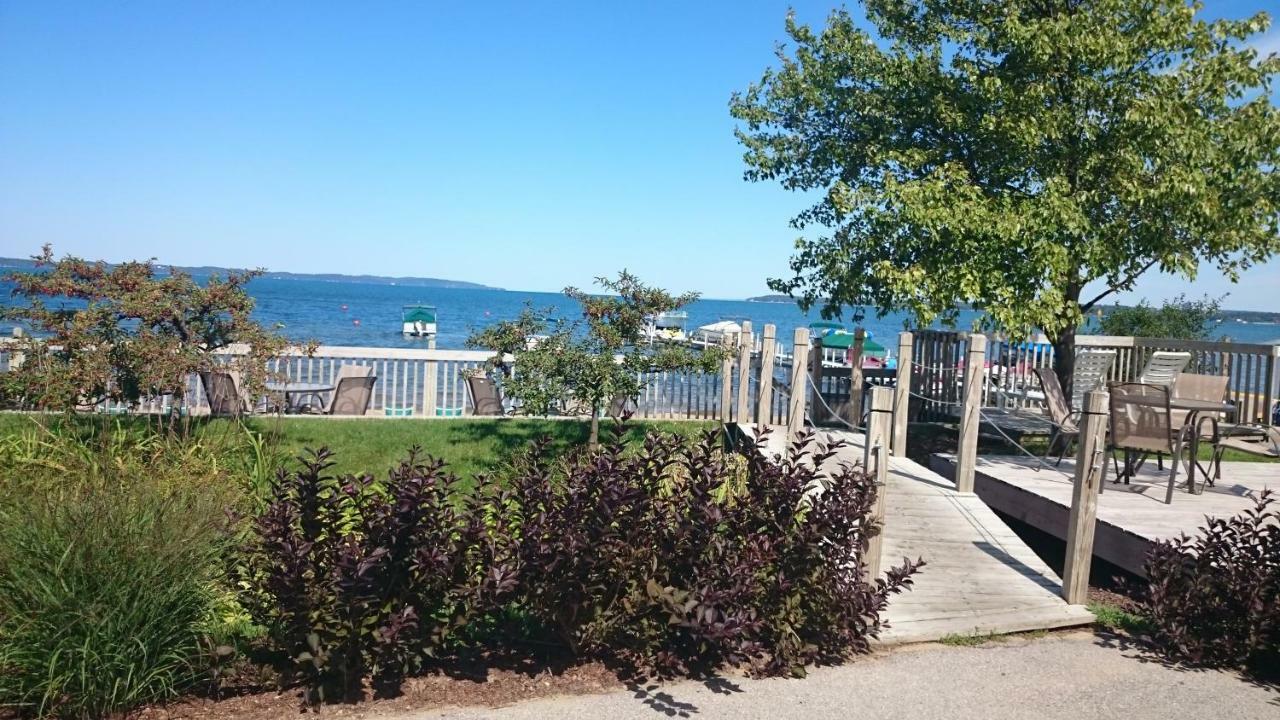 Brio Beach Inn Traverse City Ngoại thất bức ảnh