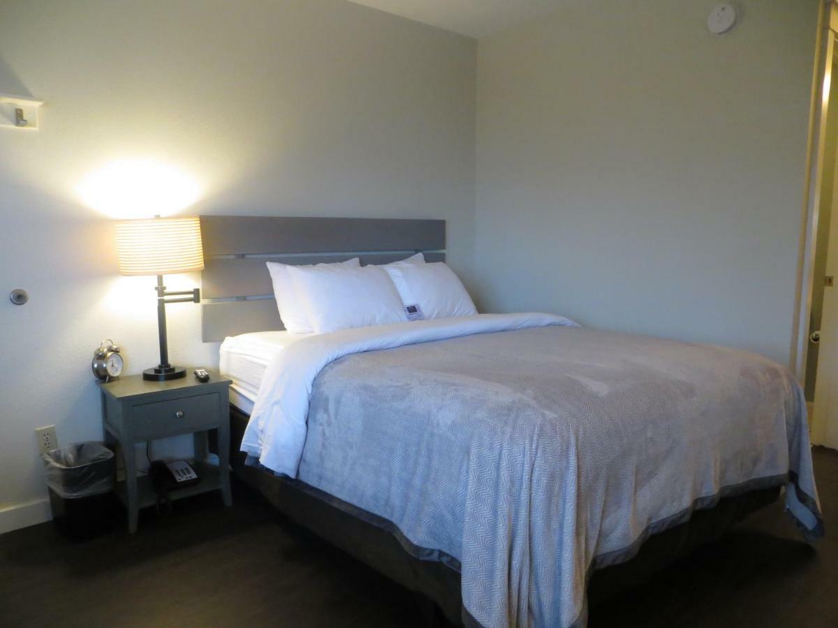 Brio Beach Inn Traverse City Ngoại thất bức ảnh